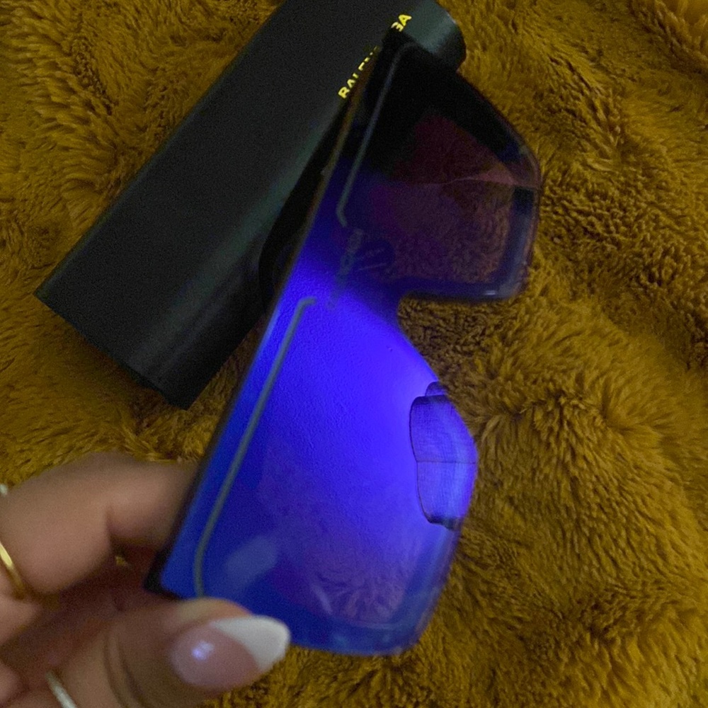 Balenciaga sunglasses. - Picture 4 of 5